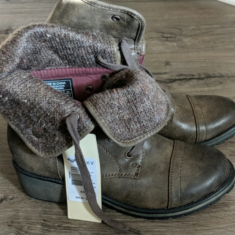 Roxy two-tone lace-up boots size 8 1/2 NWT